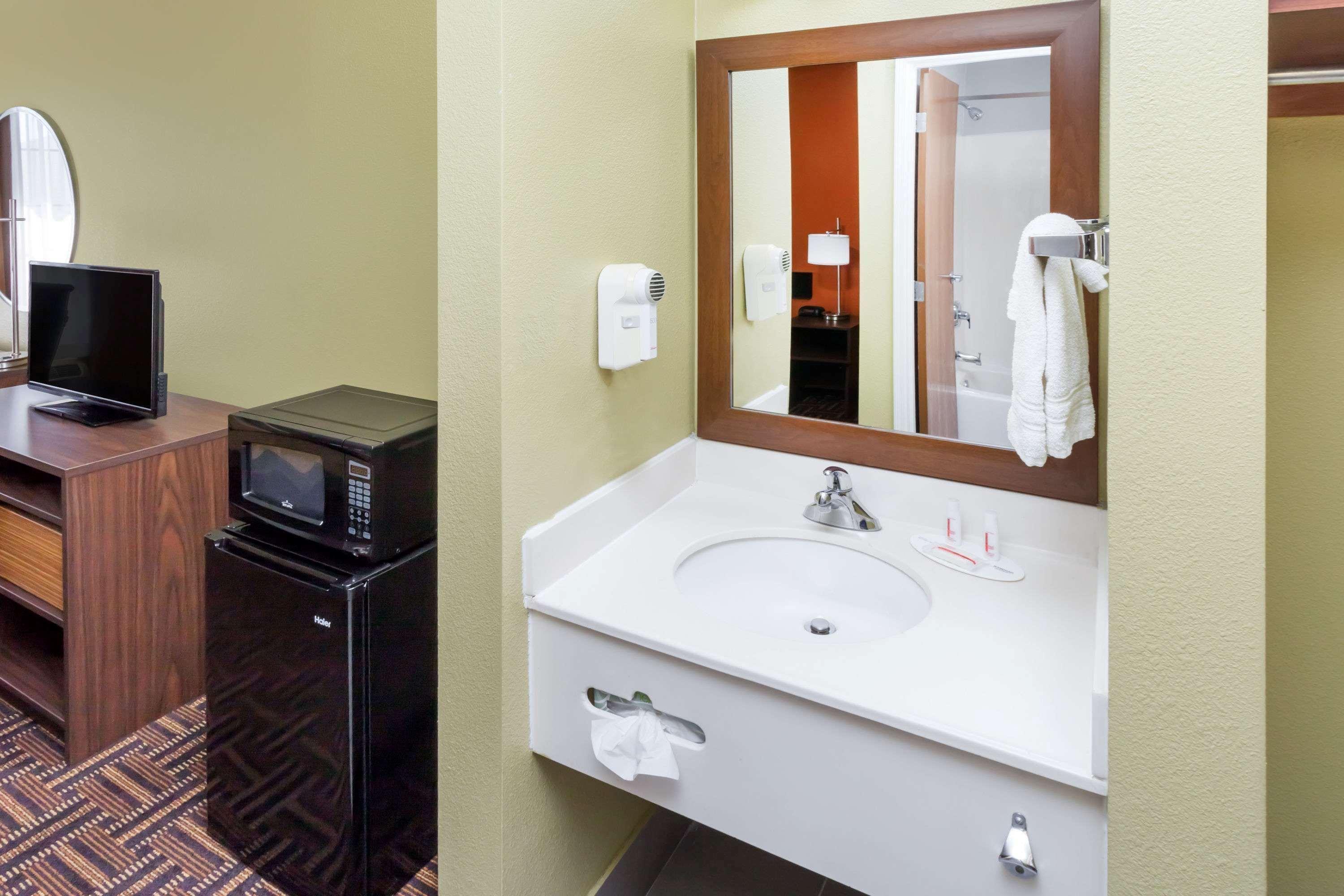 Super 8 By Wyndham Rochester Ngoại thất bức ảnh