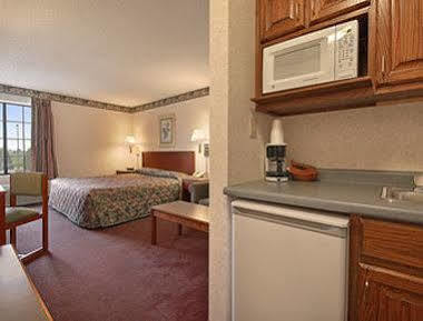 Super 8 By Wyndham Rochester Ngoại thất bức ảnh